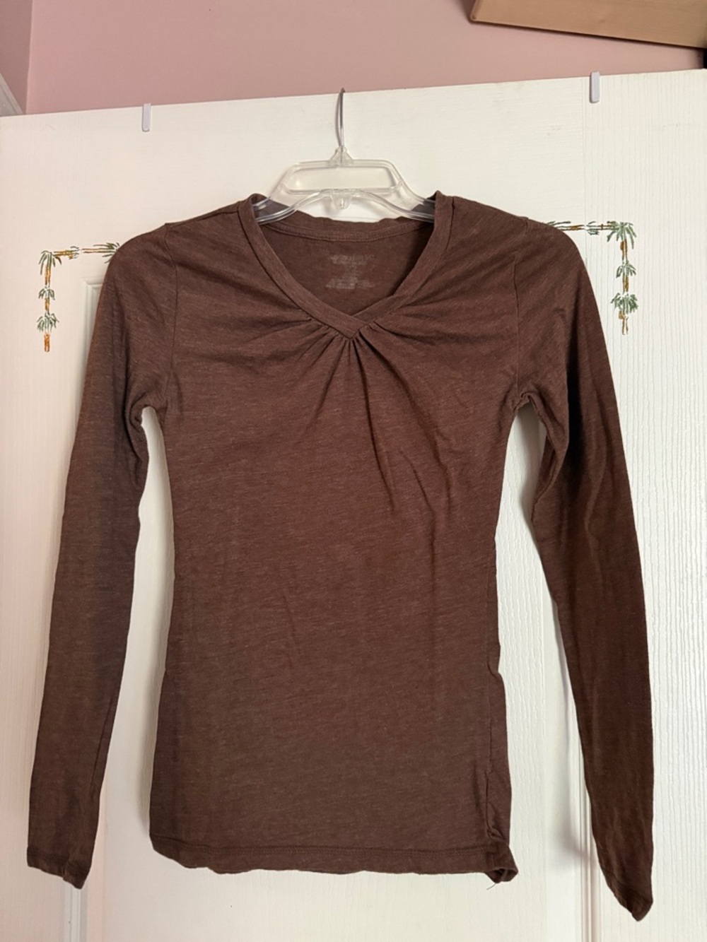 Women’s Brown Long-Sleeve Twist-Neck Tee